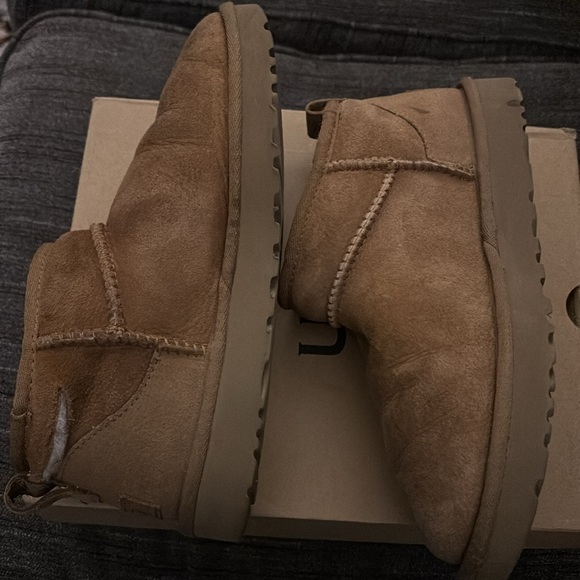 UGG tan classic mini size 7 - Picture 5 of 6